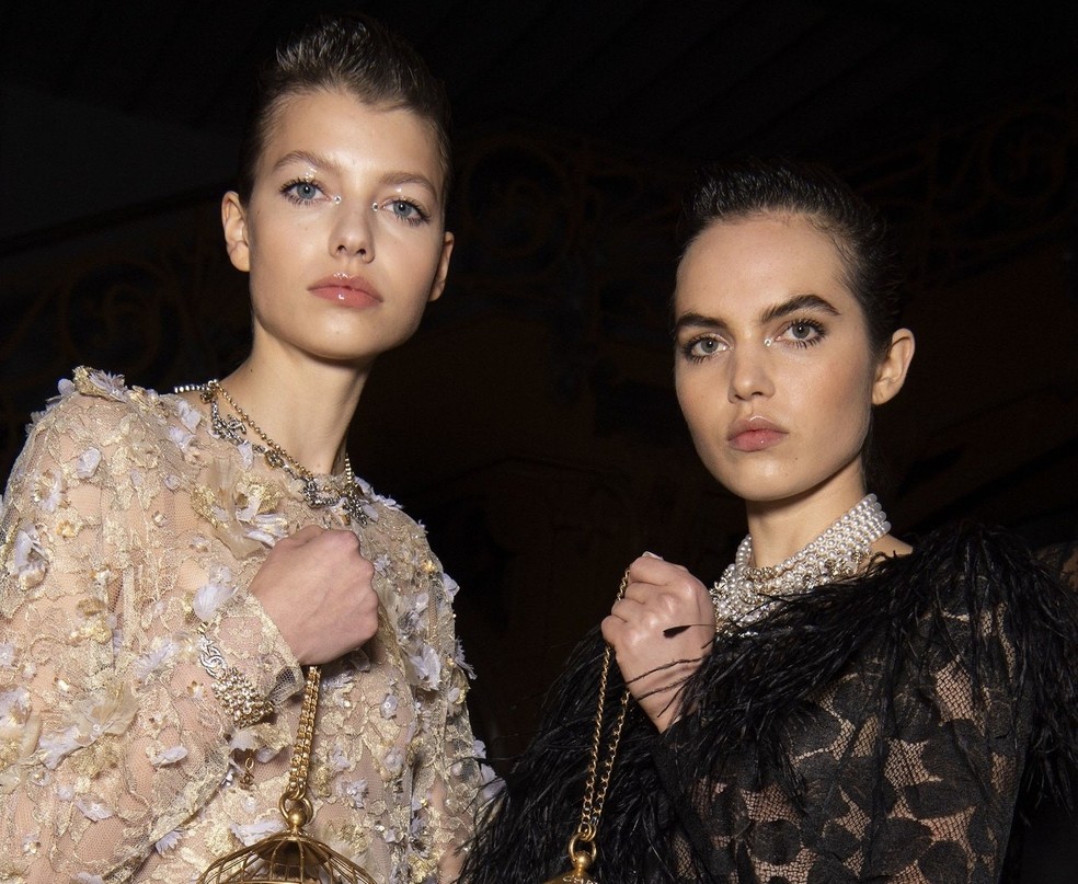 5 dicas de beleza para as festas de fim de ano saídas da passarela de Métiers d'art da Chanel (Foto: Jason Lloyd-Evans/ Vogue Runway) — Foto: Vogue