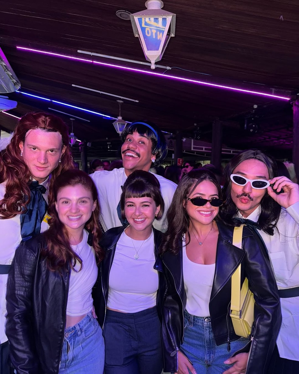 Elenco de Garota do Momento — Foto: Reprodução/Instagram