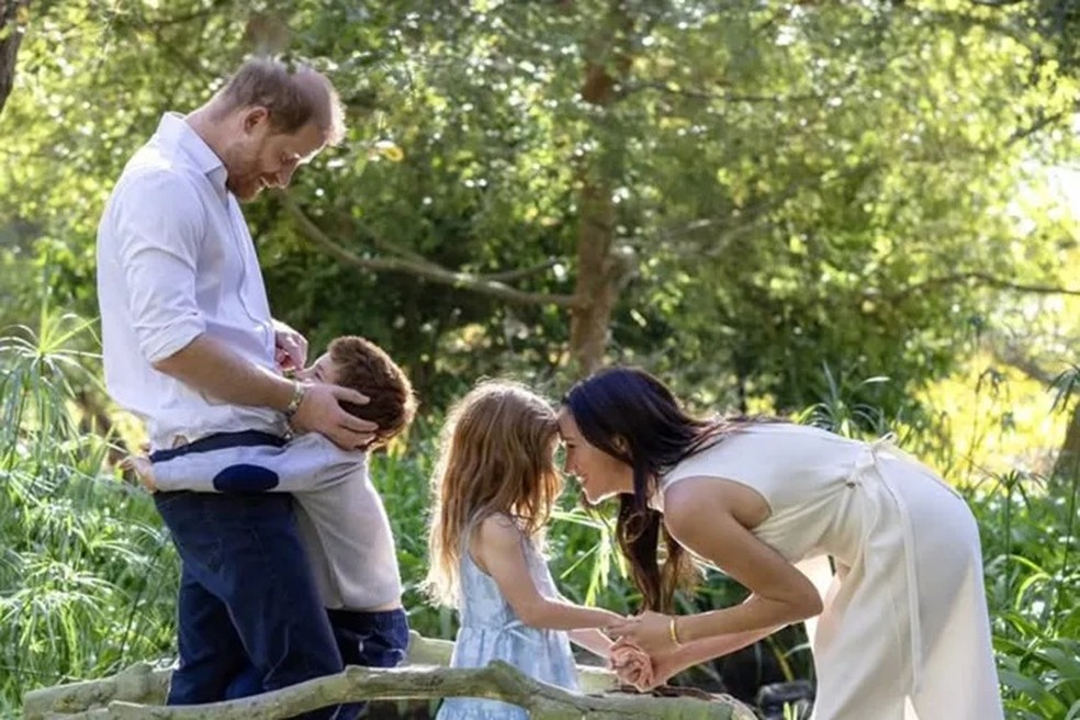 Príncipe Harry, Príncipe Archie, Princesa Lilibet e Meghan Markle — Foto: Reprodução/Instagram