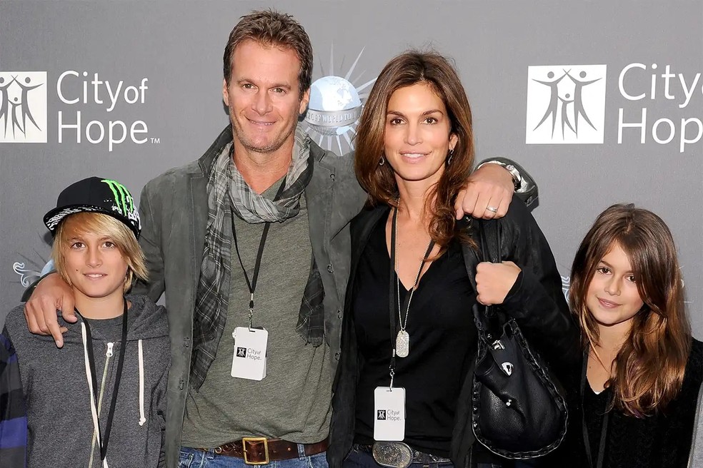 Uma foto antiga de Rande e Cindy Crawford com seus filhos, Presley e Kaia, em maio de 2011 — Foto: Getty Images