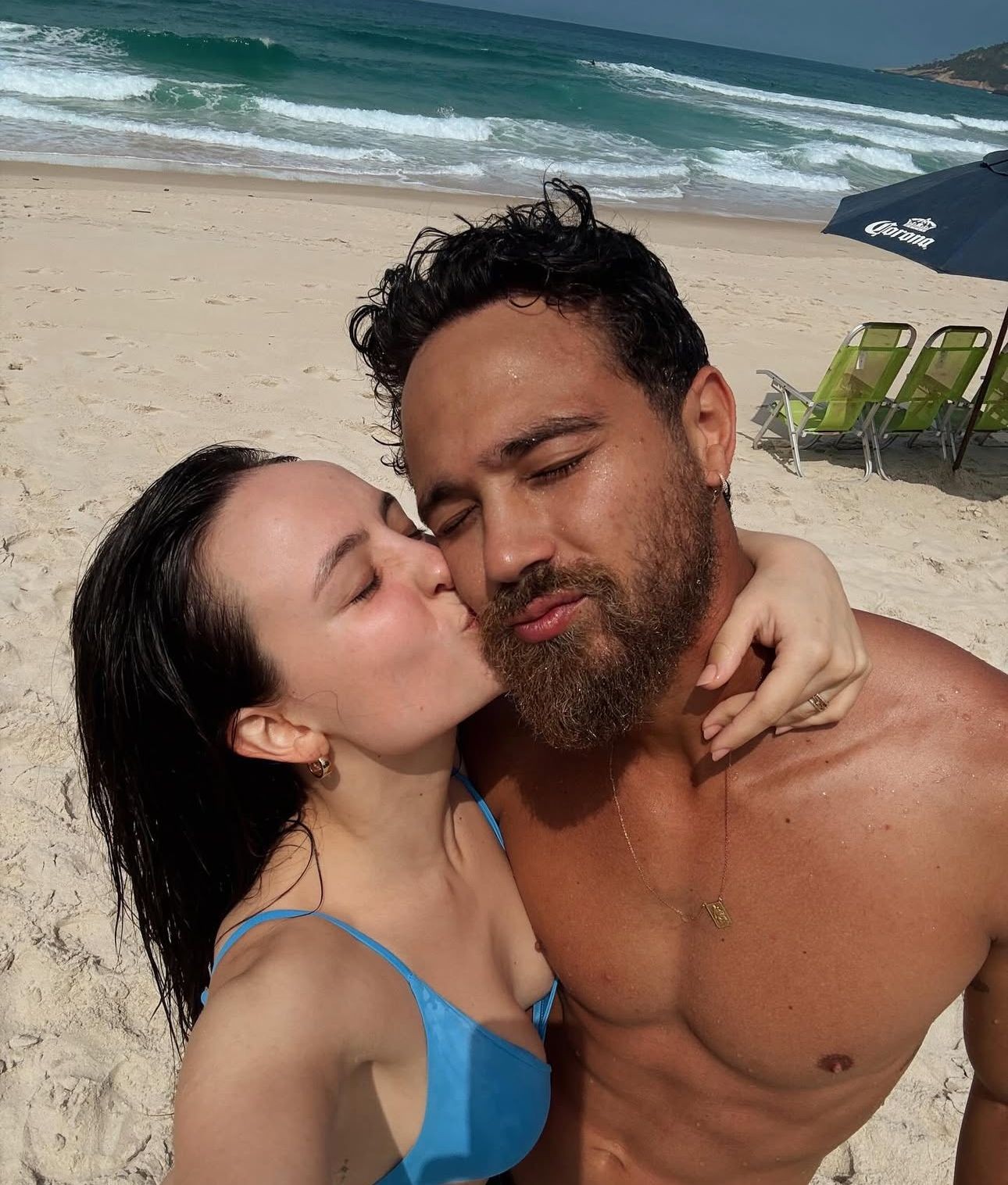 Larissa Manoela curte dia de folga com o marido, André Luiz Frambach