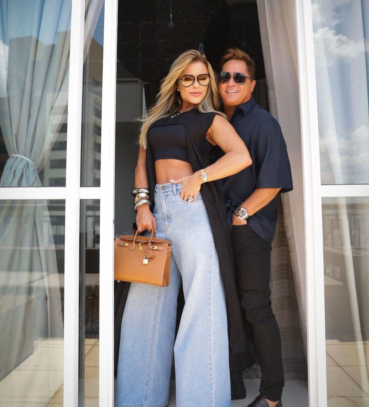 Poliana Rocha e Leonardo se Preparam para o 'Navio Cabaré': Um Cruzeiro Temático Inesquecível