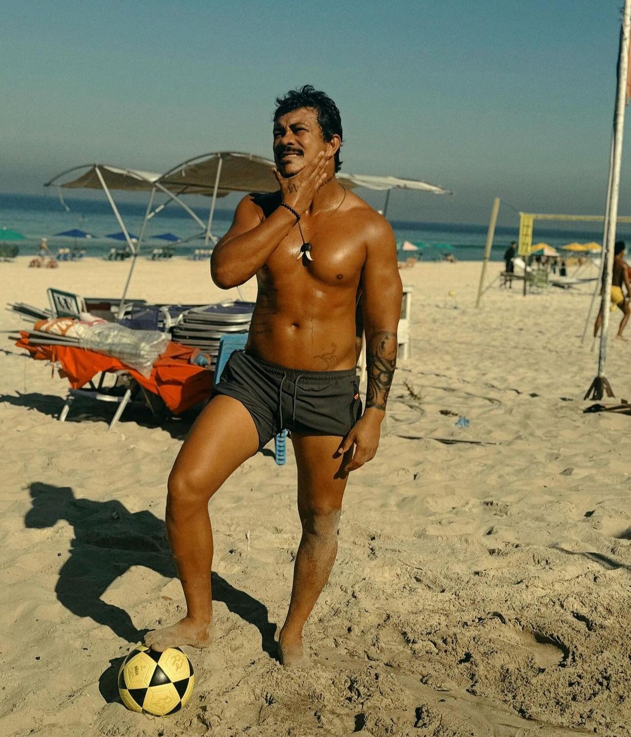 Xamã curte dia de praia no Rio de Janeiro
