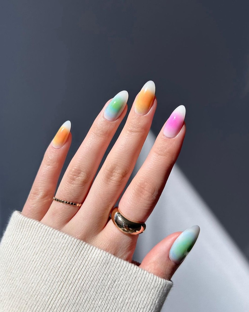 Aprenda a fazer as blush nails — Foto: Instagram@karabeautyofficial