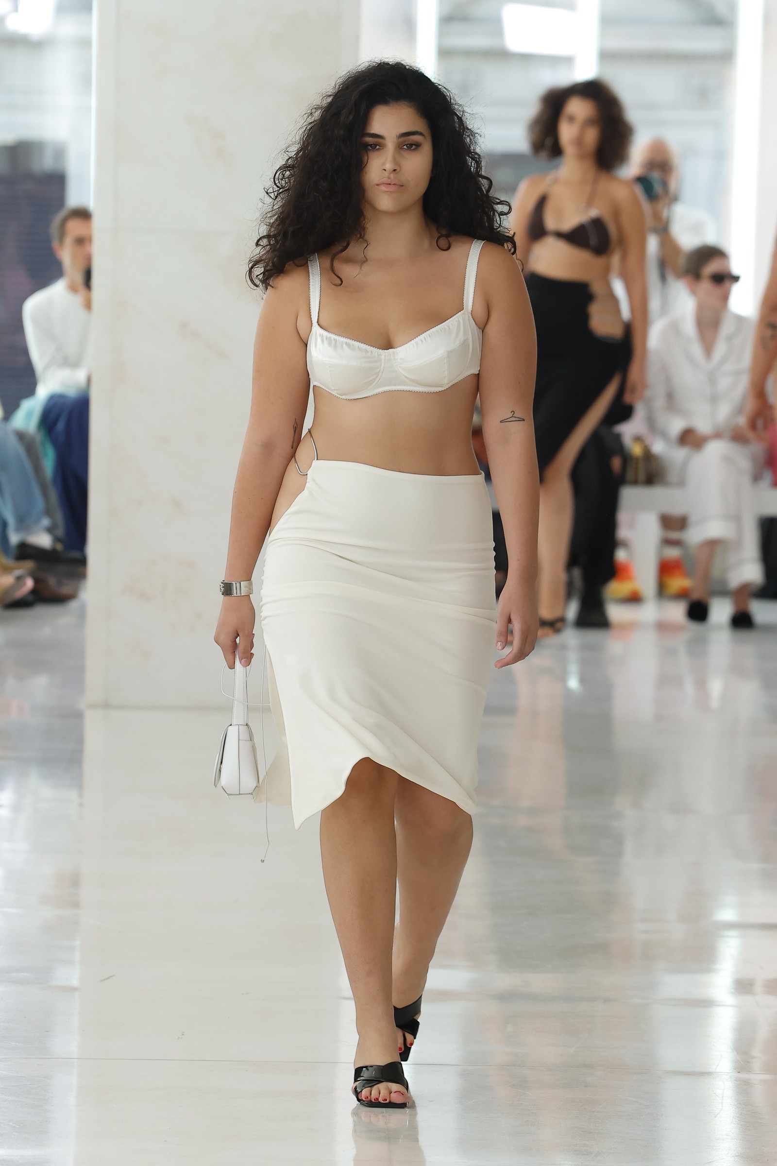 Karoline Vitto Milão Verão 2024 Desfiles Vogue