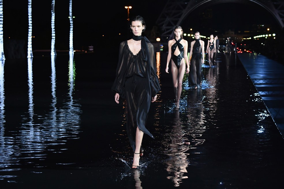 PFW Assista ao vivo o desfile de inverno 2019 20 da Saint Laurent