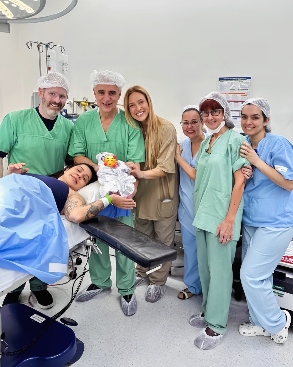 Equipe do parto de Dom, primeiro filho de Lauana Prado — Foto: Reprodução/Instagram