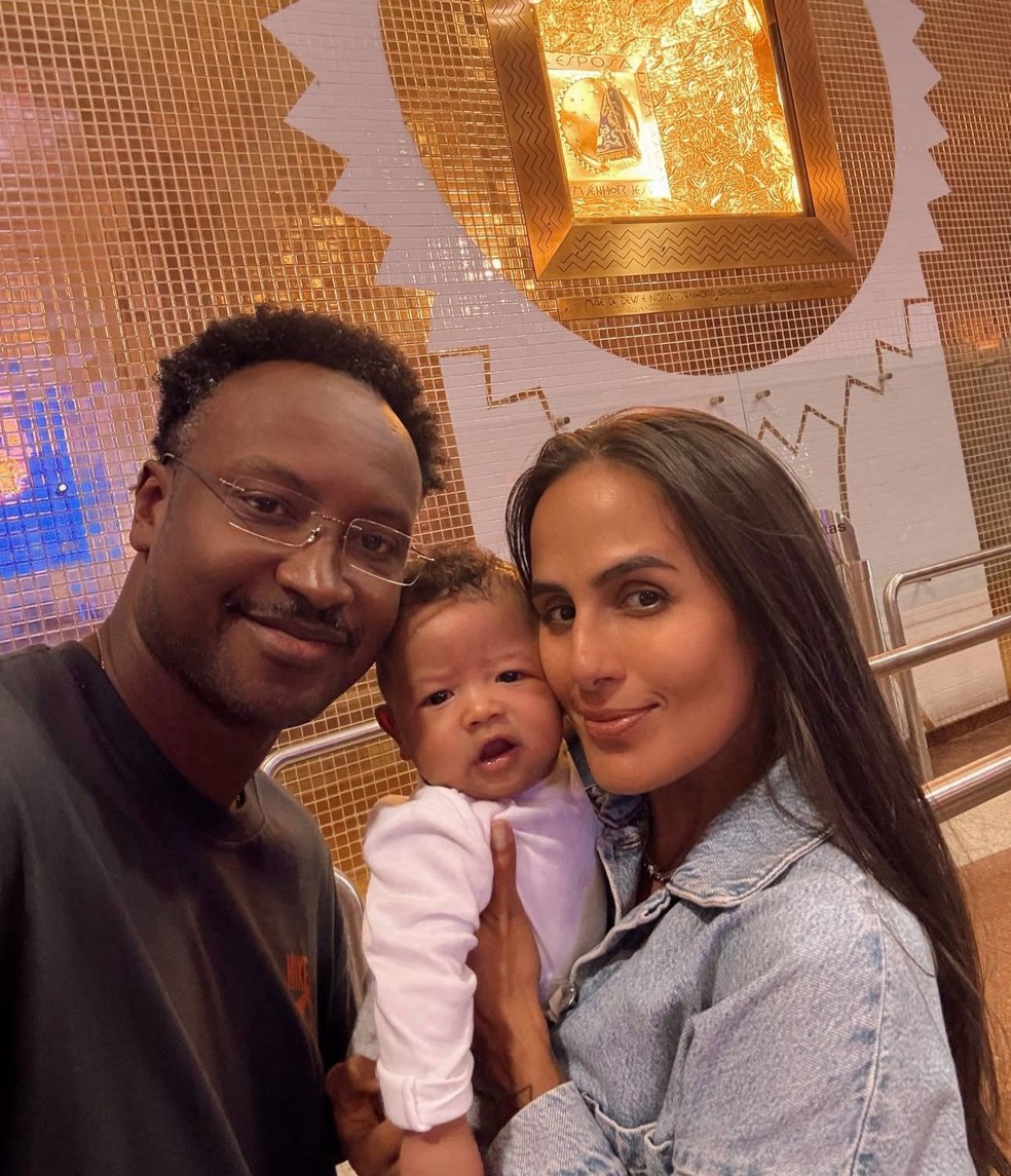 Thiaguinho, Carol Peixinho e Bento — Foto: Reprodução/Instagram