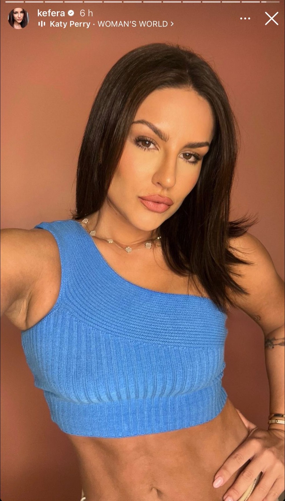 Kéfera Buchmann exibe beleza em nova selfie