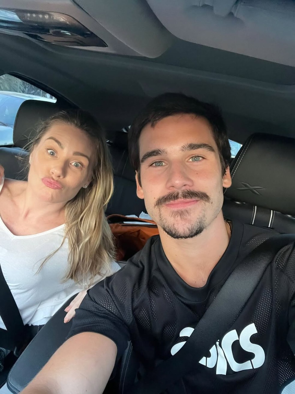 Nicolas Prattes celebra Dia das Mães com Giselle Prattes — Foto: Reprodução/Instagram