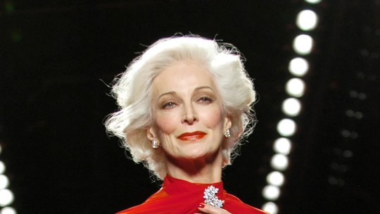 Carmen Dell'Orefice é, aos 92 anos, a modelo mais icônica, glamurosa e longeva do mundo