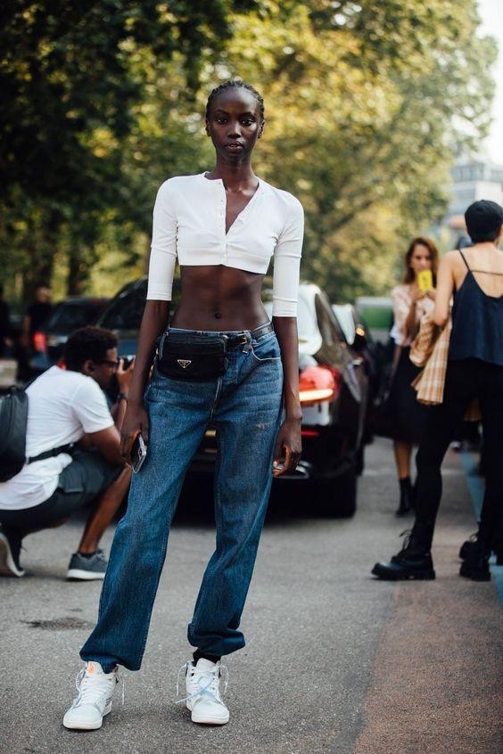 O retorno da calça de cintura baixa: celebridades apostam no modelo polêmico (Foto: Reprodução/ Instagram) — Foto: Vogue