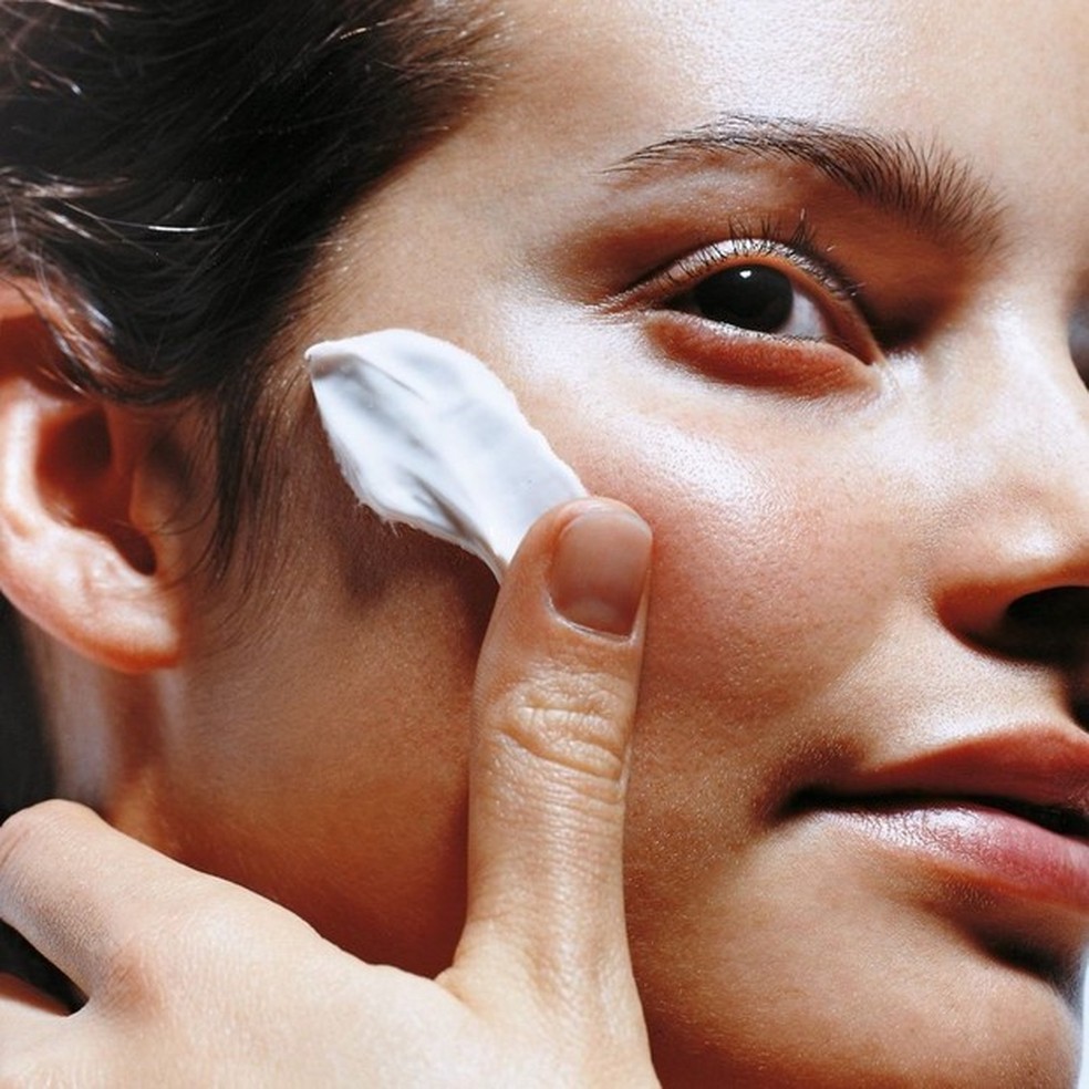 O que é "skin cycling": a tendência do TikTok que os dermatologistas realmente aprovam — Foto: Vogue