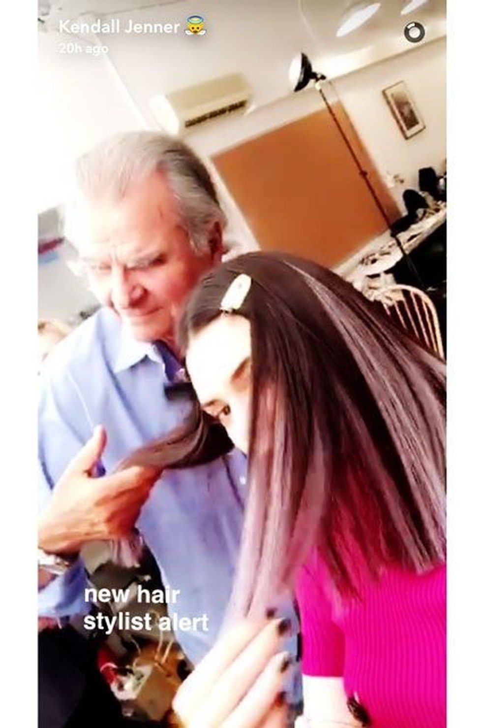 Novo visual? Kendall Jenner surge com mechas roxas no cabelo (Foto: Reprodução/Snapchat) — Foto: Vogue