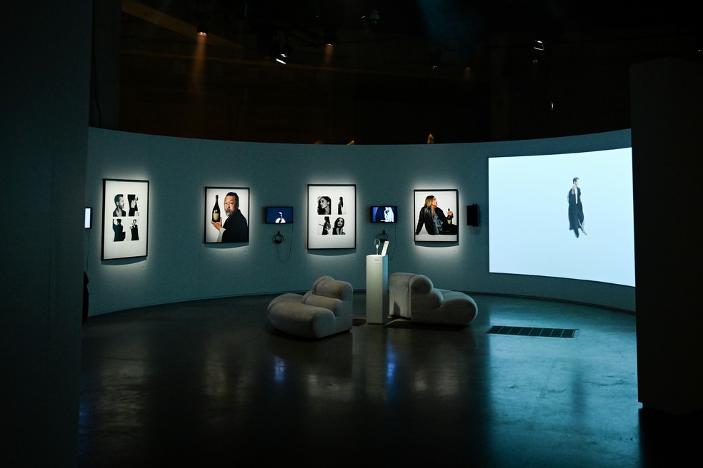 Durante a festa, os convidados prestigiaram a exposição "Creation Is an Eternal Journey" — Foto: Divulgação
