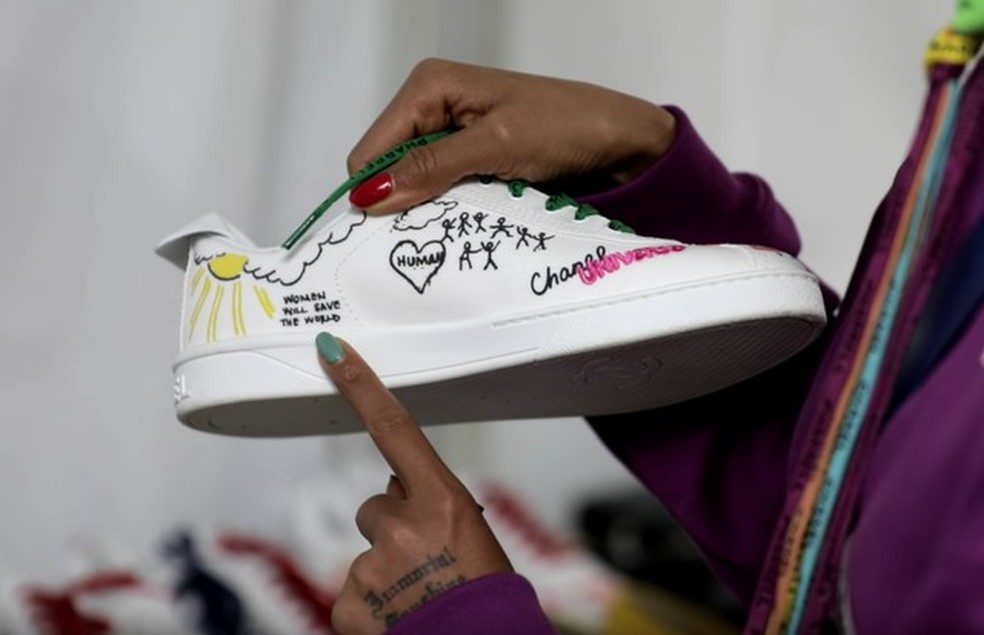 Tenis sales chanel pharrell