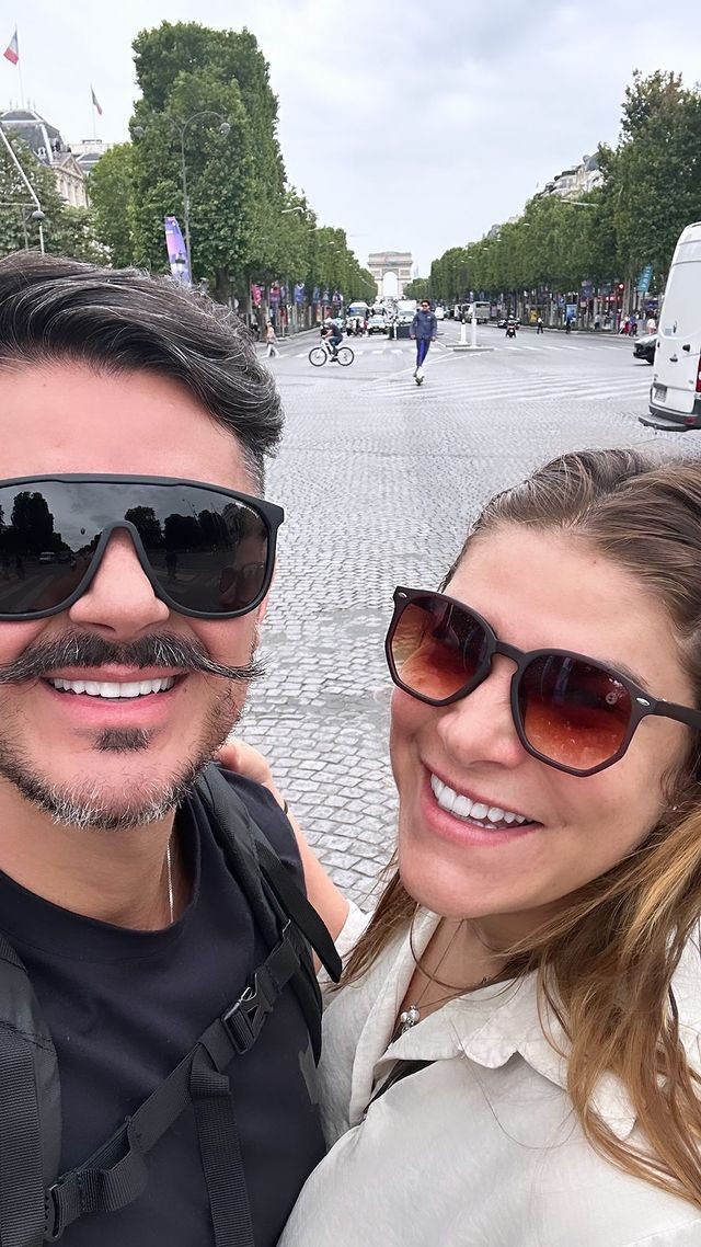 Priscila Fantin encanta a web com fotos em Paris ao lado de Bruno Lopes