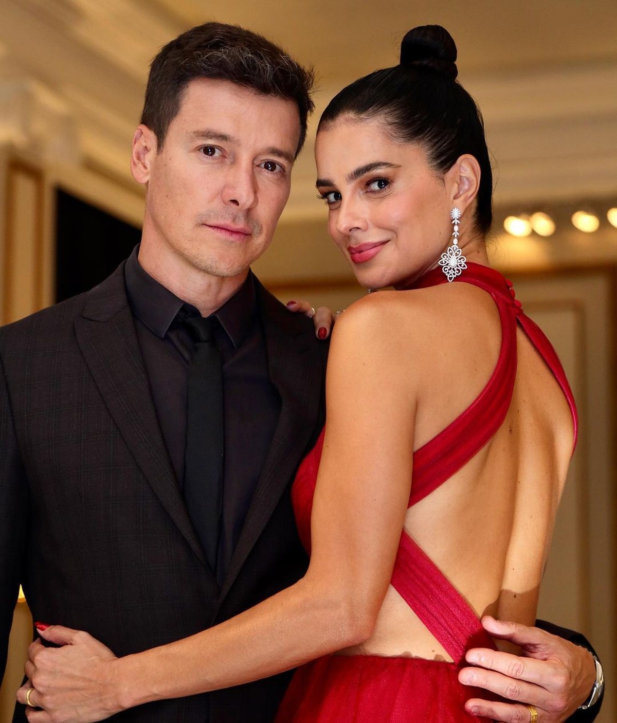 Rodrigo Faro homenageia Vera Viel por aniversário de 47 anos