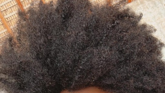 Jojo Todynho exibe produção de beleza e cabelo black power