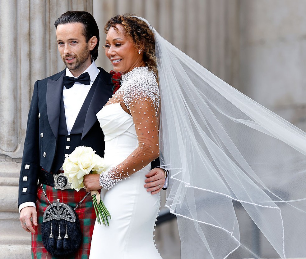 Rory McPhee e Mel B no primeiro casamento na Catedral de São Paulo em 5 de julho de 2025 em Londres, Inglaterra — Foto: Getty
