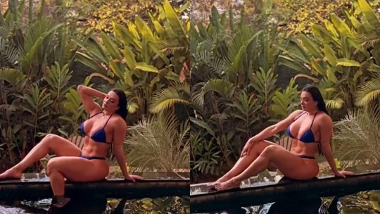 Juju Salimeni esbanja beleza em piscina