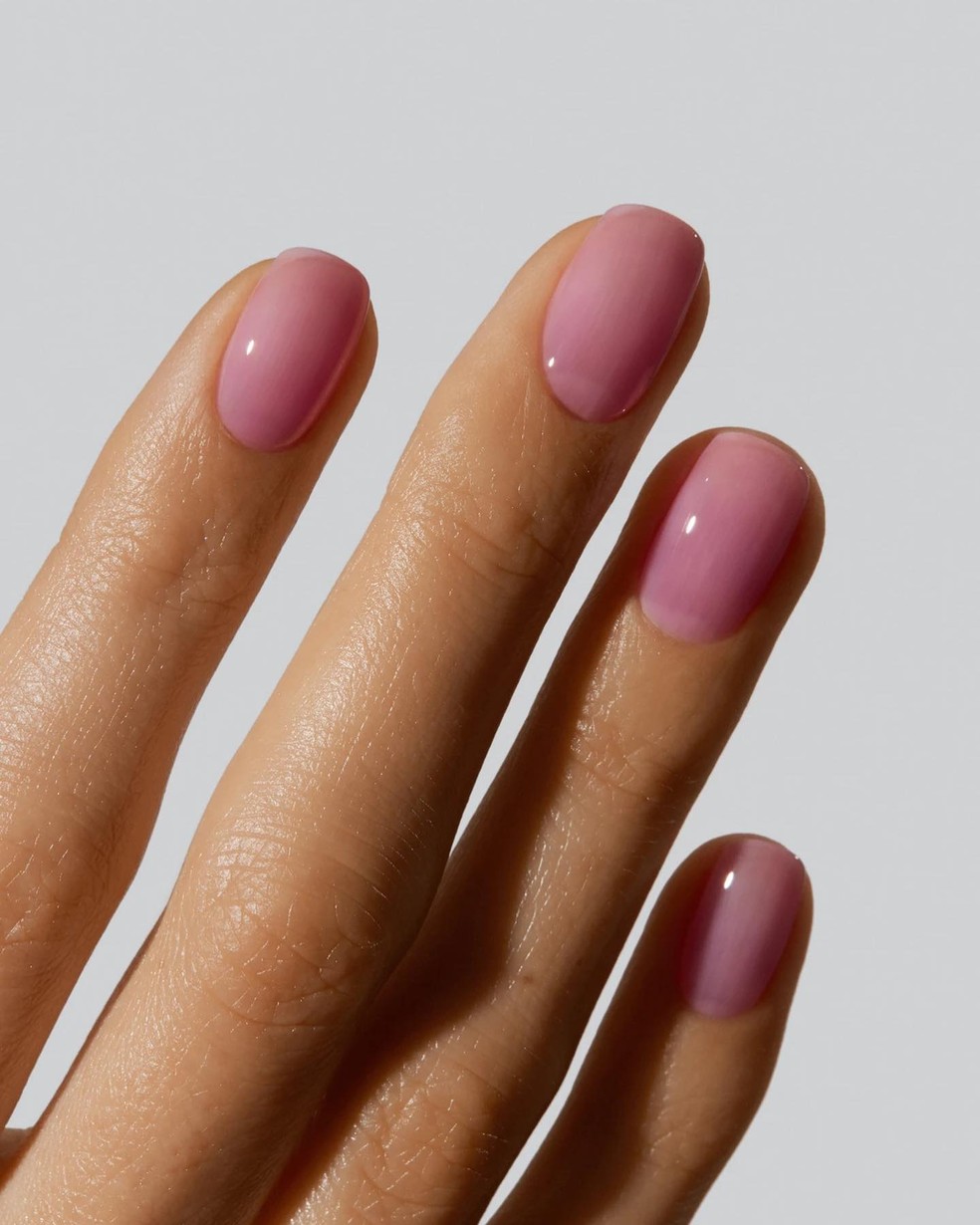 Cores de unha que vão dominar o inverno 2024 — Foto: @lefashion