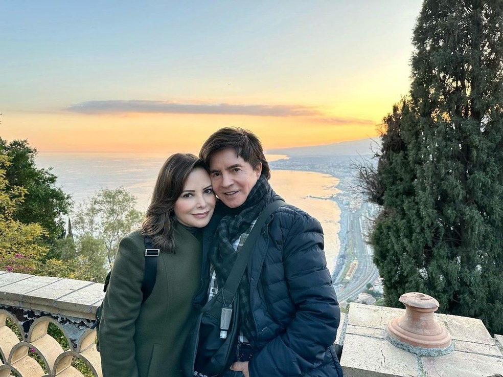 Em clima de romance, Xororó posa com a esposa na Itália: Criando